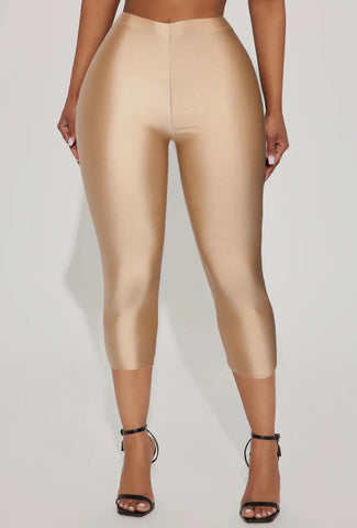 Sculpt & Glow Capri Leggings